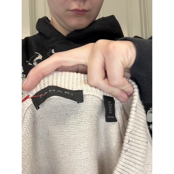 Light Pink Soft Holiday Sweater Size S Long Sleeve Crew Neck - Picture 3 of 3